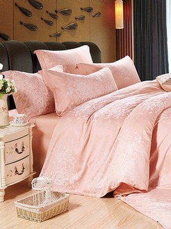 Комплекты постельного белья из разных материалов: сатин, шелк и другие ткани Комплекты постельного белья из разных материалов: сатин, шелк и другие ткани